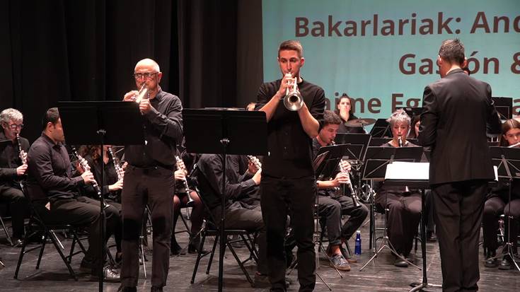 Udal Musika Eskolako Banda: Ander Egaña eta Jaime Eguzkitza tronpeta-joleak bakarlari