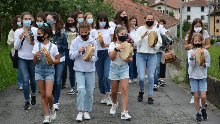 Asteasuko musikarien kale-jira bikoitza, San Pedro egunean