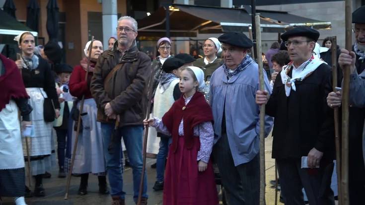 Larramendi Bazkunaren Santa Ageda bezperako kantu-erronda: "Bedeinkatuba izan dadila"