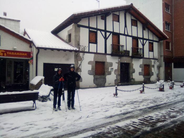 Elurtearen irudiak Asteasun
