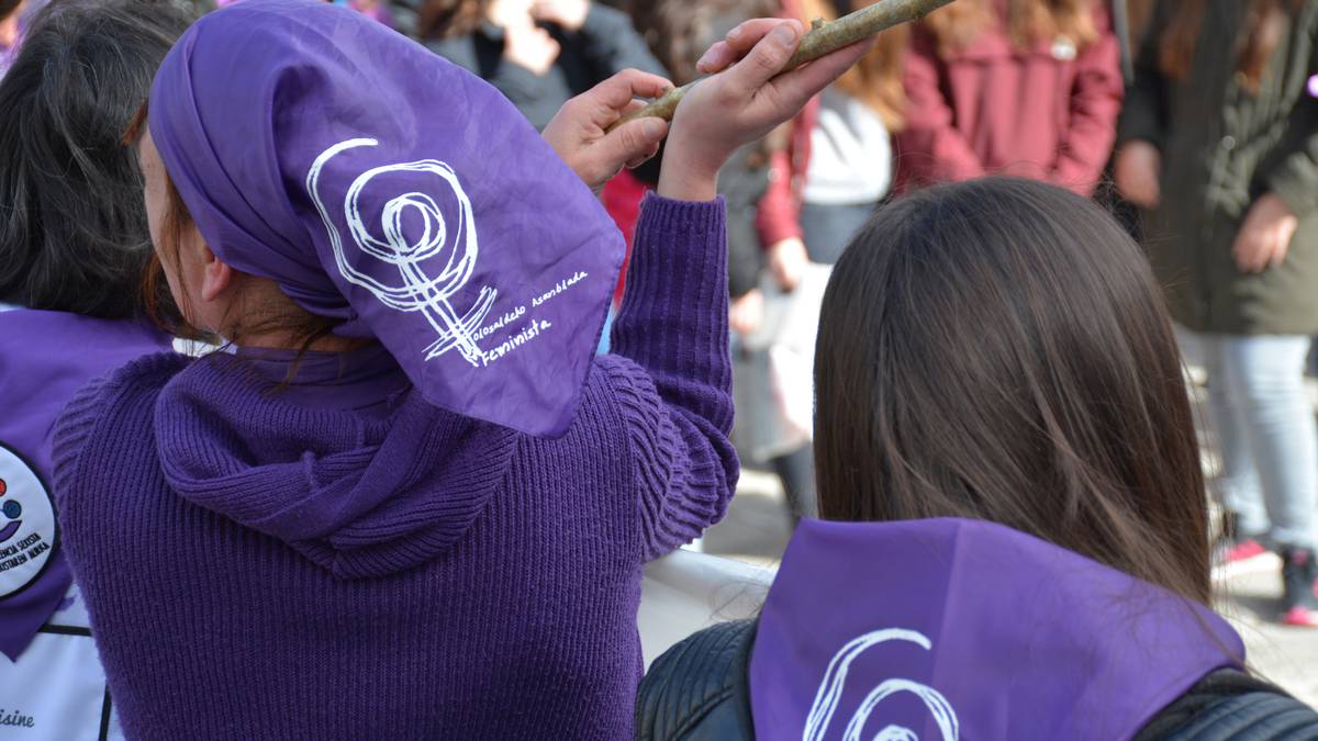 Mus ikastaroa eta kantu-bazkaria Adunan, M8-aren harira