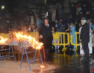 Sabina sardinaren ehorzketarekin agur esan diete inauteriei