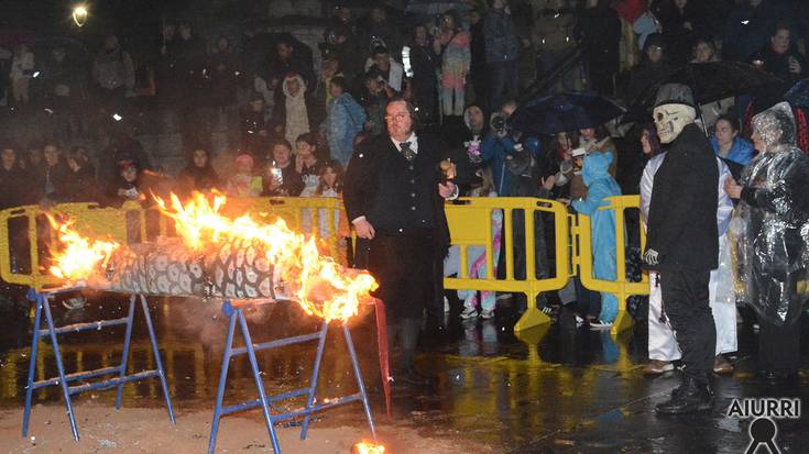 Sabina sardinaren ehorzketarekin agur esan diete inauteriei