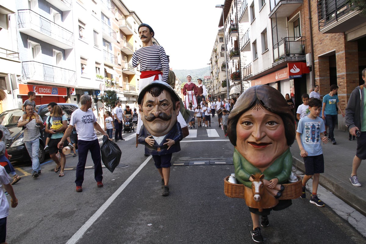 Santio jaiak antolatzen hasteko lehen festa batzordea, urtarrilaren 23an