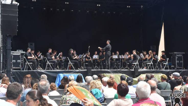 Udal Musika Eskola Banda, zuzenean Goikoplazan