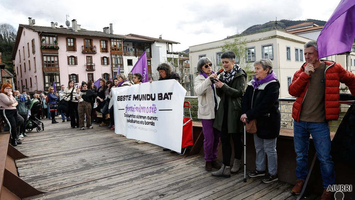 Elkarretaratzea Villabona eta Zizurkil arteko zubian, Martxoaren 8aren harira