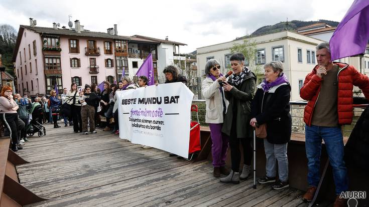Elkarretaratzea Villabona eta Zizurkil arteko zubian, Martxoaren 8aren harira