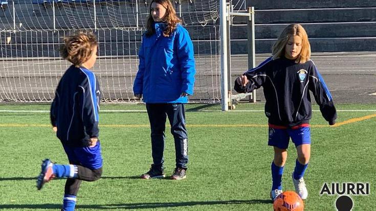 Ate irekien jardunaldia, emakume futbolariei begira