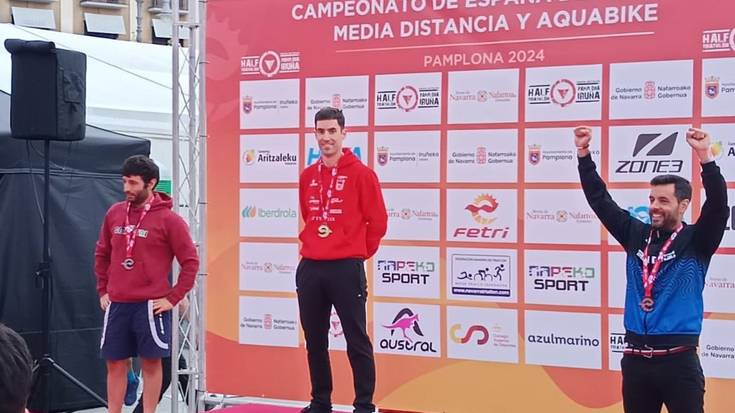 Asier Septien Espainiako txapeldun distantzia erdiko triatloian eta aquabike-n