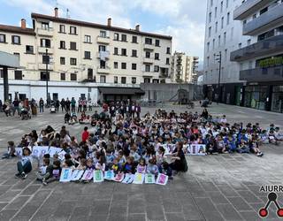 Korrikaren eta euskararen aldeko oihu egin dute, ibilbide osoan