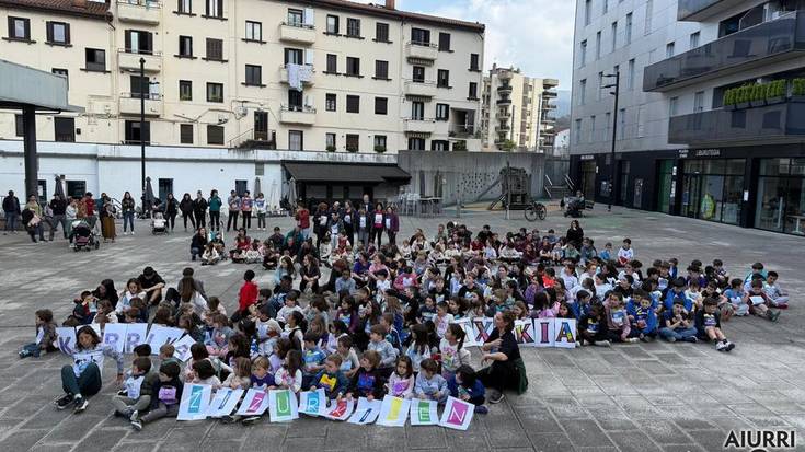 Korrikaren eta euskararen aldeko oihu egin dute, ibilbide osoan
