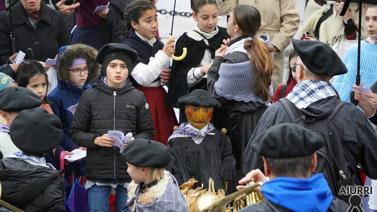 Gabon kantuan aritu dira La Salle Berrozpeko irakasle, ikasle eta gurasoak