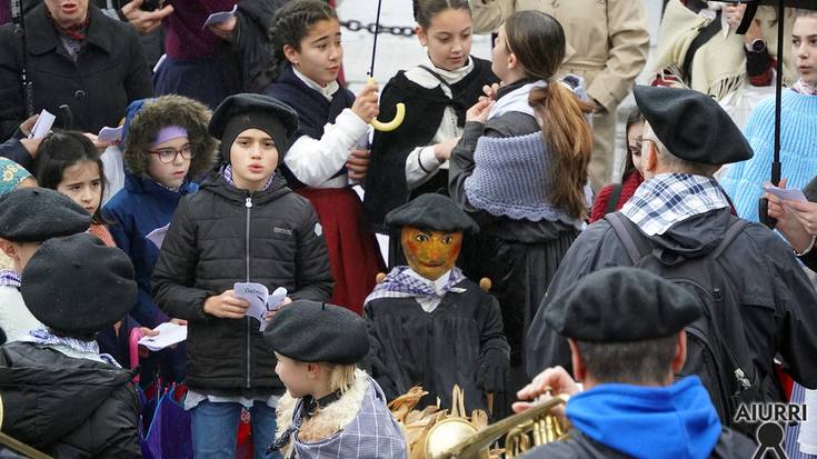 Gabon kantuan aritu dira La Salle Berrozpeko irakasle, ikasle eta gurasoak