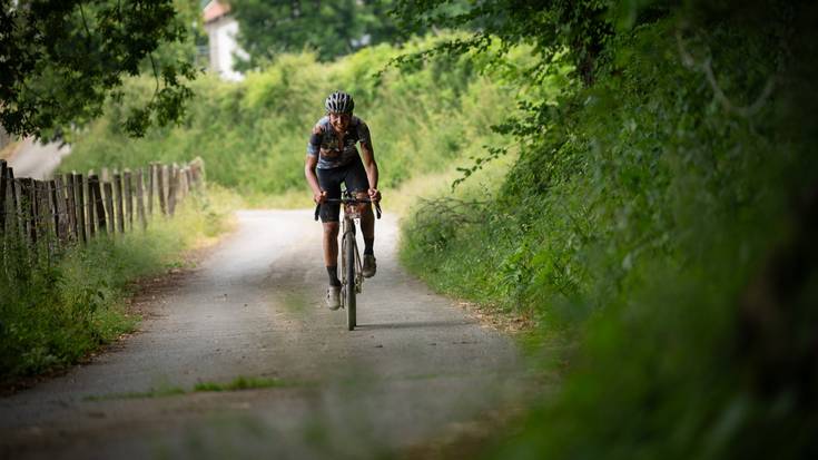 Laba Gravel ibilbidean barrena egindako argazki ikusgarriak