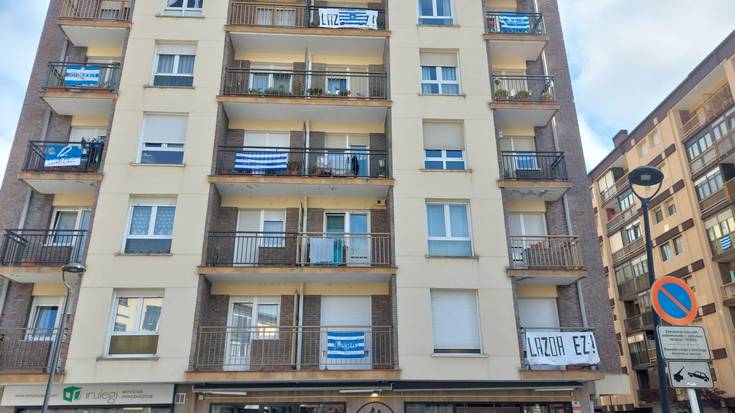 Txuri-urdiñen agerpena