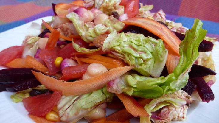 Entsalada koloretsuaren errezetarekin emango zaio amaiera Goxatzeko Errezetak atalari
