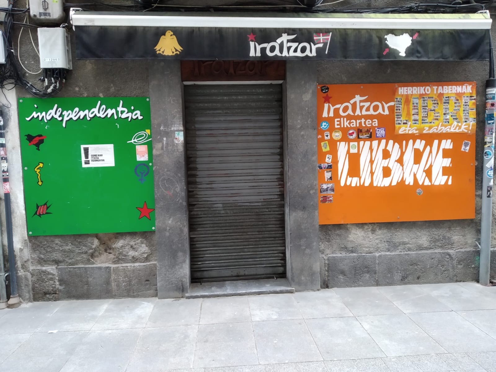 Iratzarren inguruko mezuak idatzi eta zintzilikatzeko deia