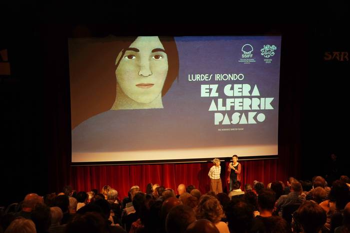 Aretoa beteta, "Ez gera alferrik pasako" dokumentalaren proiekzioan