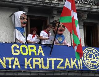 Lebiton konpartsak herriko gizarte eragileak goraipatu ditu pregoian