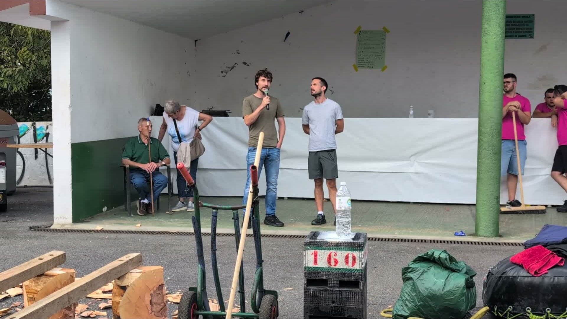Unai Gaztelumendi eta Mikel Artola auzokideak bertsotan