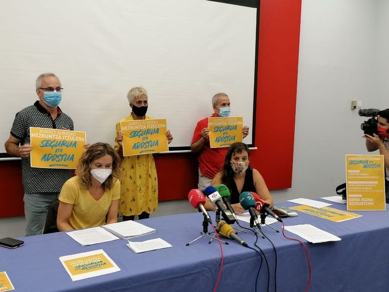 “Gure ikastetxeetan aurrez aurreko itzulera segurua eta adostua” izenburupean sindikatu guztiek greba deialdia iragarri dute, irailaren 15erako