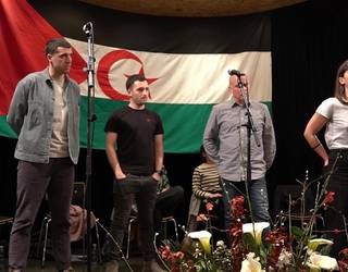 Sahararen aldeko bertso saioan Aitor Etxebarriazaga, Joanes Illarregi, Aitor Mendiluze eta Maider Arregi, Saharara bizikletan