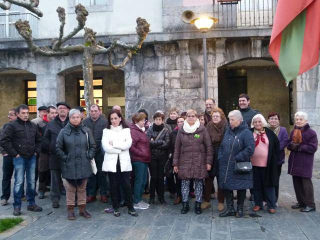 Kontzentrazioa eta Ekia taldearen emanaldi akustikoa