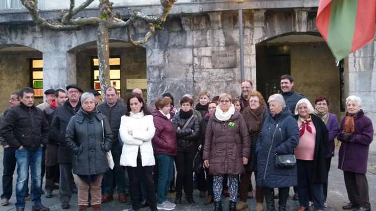 Kontzentrazioa eta Ekia taldearen emanaldi akustikoa