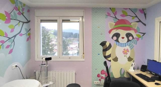 Super Hache elkarteak Zumarragako ospitaleko hainbat gune horma-irudi ederrez berritu ditu