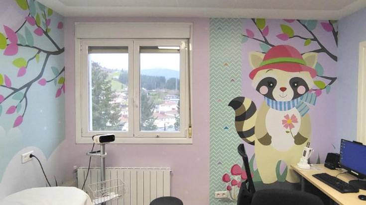 Super Hache elkarteak Zumarragako ospitaleko hainbat gune horma-irudi ederrez berritu ditu
