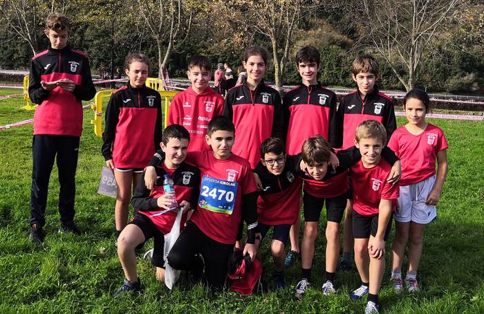 Zumeatarrako atletismo saileko gaztetxoak lehian