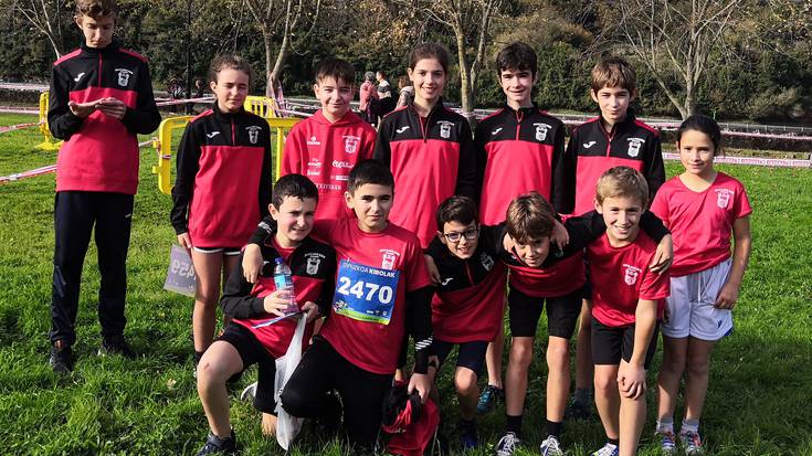 Zumeatarrako atletismo saileko gaztetxoak lehian