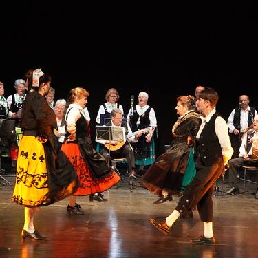 Extremadura, Andaluzia eta Euskal Herriko dantza eta abestiekin ikuskizuna, Basteron