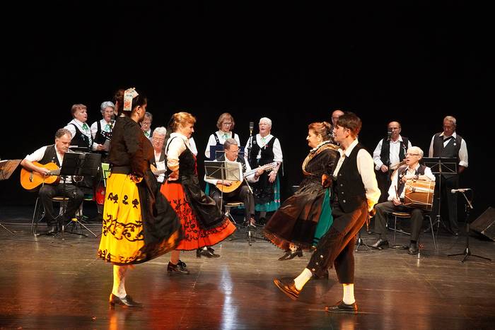 Extremadura, Andaluzia eta Euskal Herriko dantza eta abestiekin ikuskizuna, Basteron
