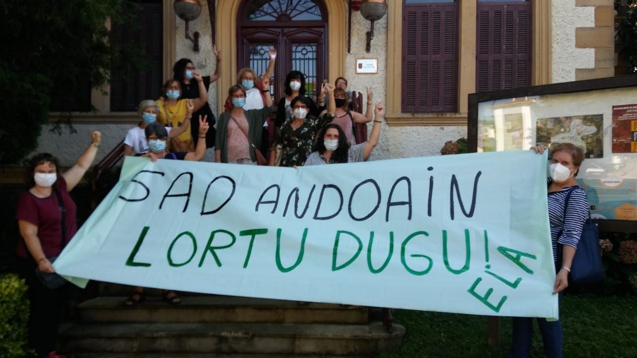 Andoaingo etxez etxeko laguntza zerbitzuko langileek akordioa itxi dute lan baldintzak hobetzeko, bost eguneko grebaren ostean
