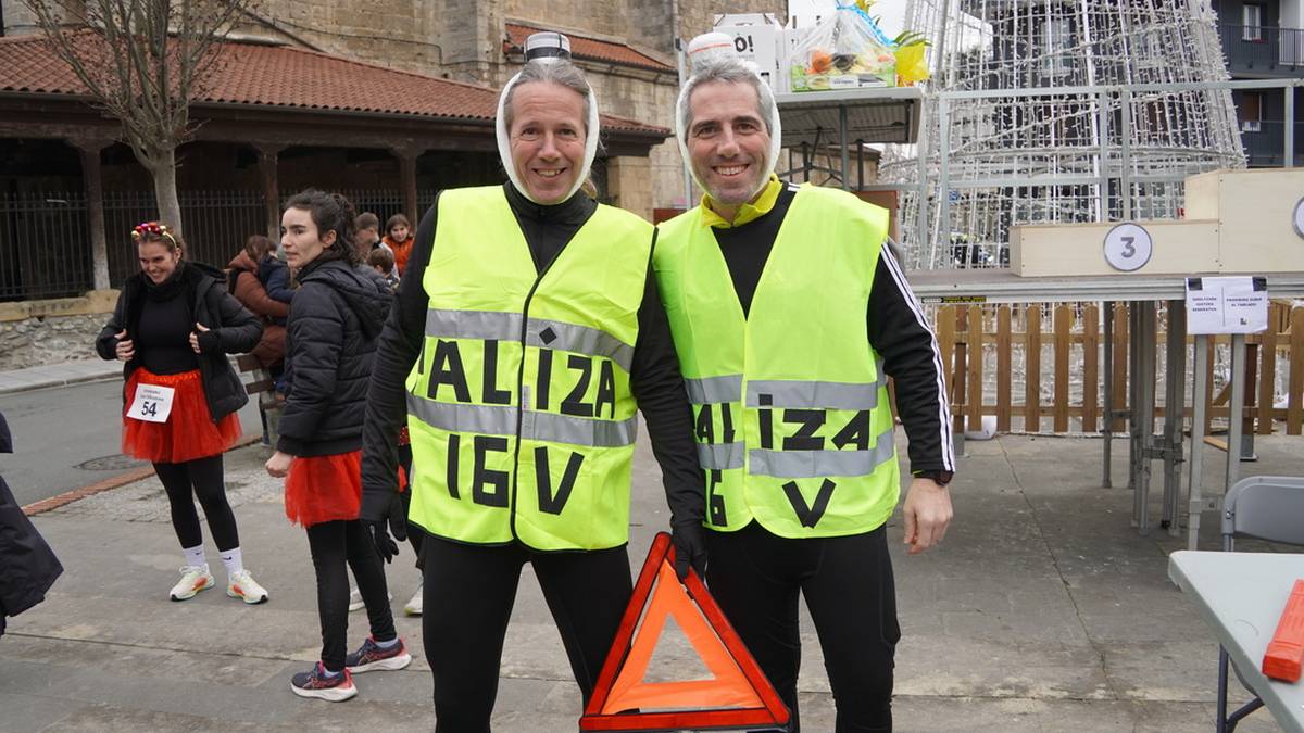 Jai giroan irten dira berrehundik gora lasterkari Urnietako Urte Zaharreko lasterketan