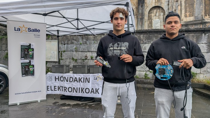 Hondakin elektronikoen bilketa egiten ari dira La Salle Berrozpe ikastetxeko ikasleak