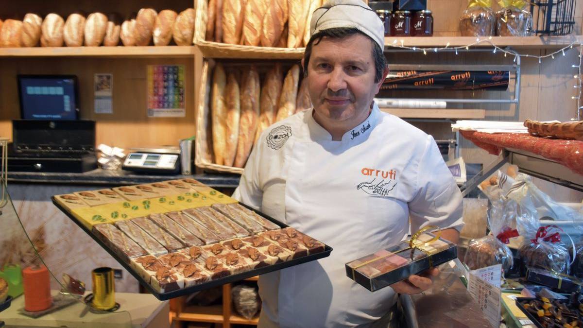 “Bezeroei esker atera gara aurrera”