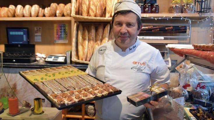 “Bezeroei esker atera gara aurrera”