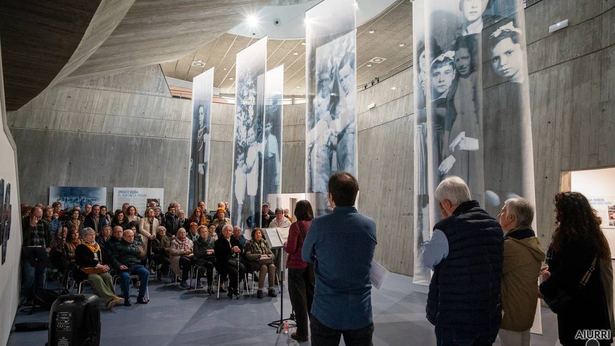 1936ko haur erbesteratuen gaineko erakusketa-irekitze jendetsua egin dute
