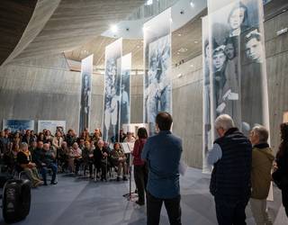 1936ko haur erbesteratuen gaineko erakusketa-irekitze jendetsua egin dute