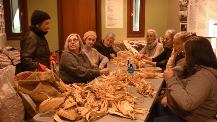 Arto hostoak lantzen ikasten