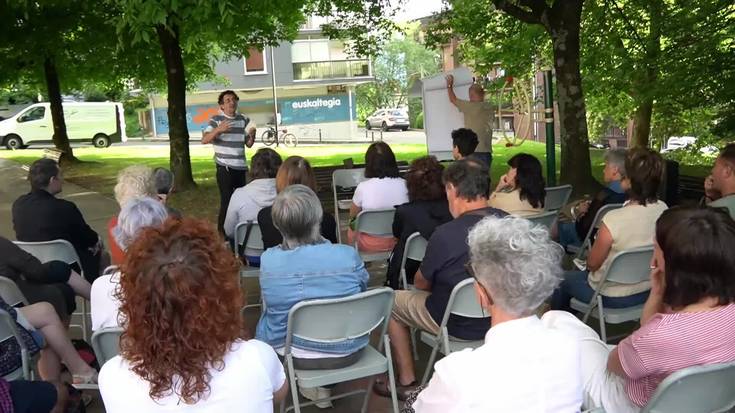 Zabala idazlearen eta Martiarena kimikigilearen "Memoriaren ibaia" komiki-liburuaren aurkezpena