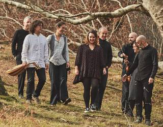 Euskal Barrok Ensemble taldea herriko abeslari haur eta gazteekin Basteron, igandean