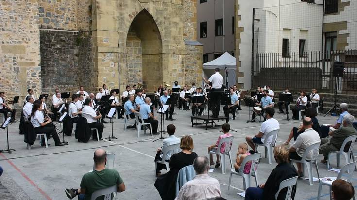 Idiarena abestia, Errenteriako Musika Bandaren eta Donostiako txistularien eskutik