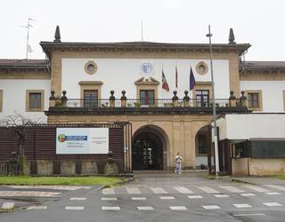 Martuteneko espetxea "Memoria Gune" izendatzea eskatu diete Jaurlaritzari eta Donostiako Udalari