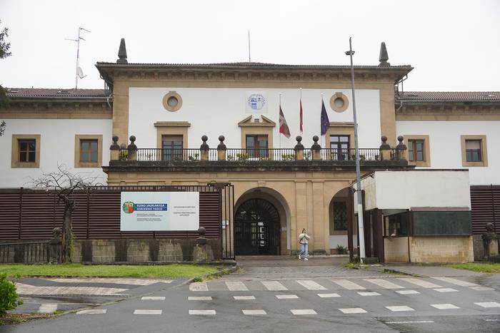 Martuteneko espetxea "Memoria Gune" izendatzea eskatu diete Jaurlaritzari eta Donostiako Udalari