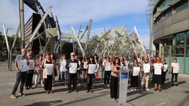 Azaroaren 4ko manifestazioarekin bat egiteko agerraldia deitu dute