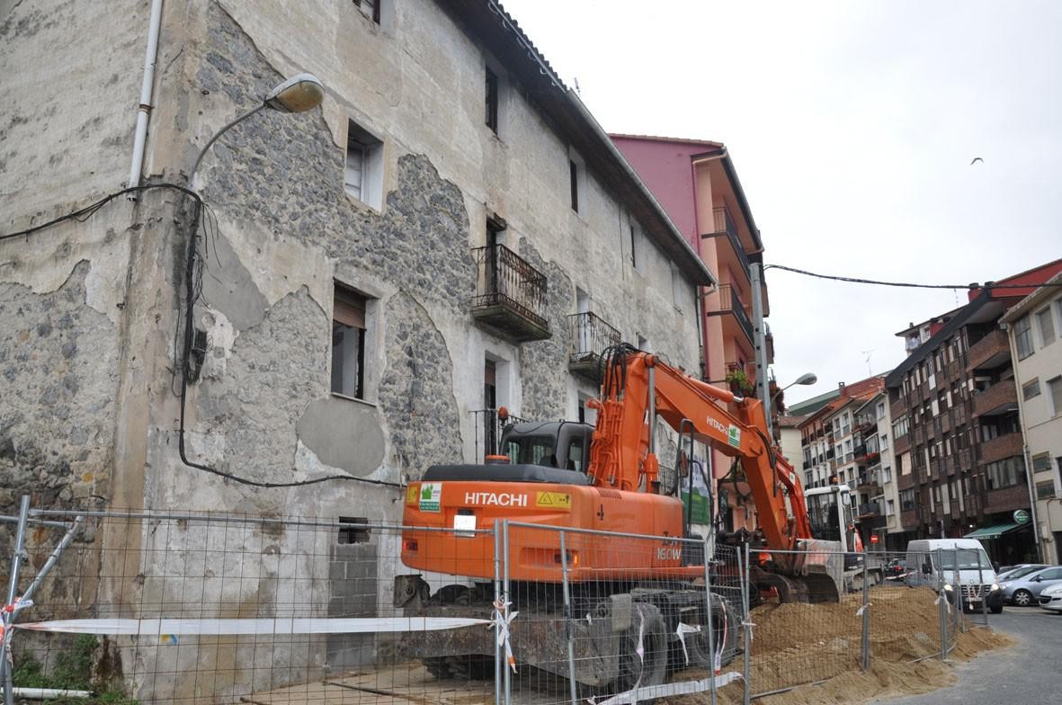 Eraiste lanak, astelehenean