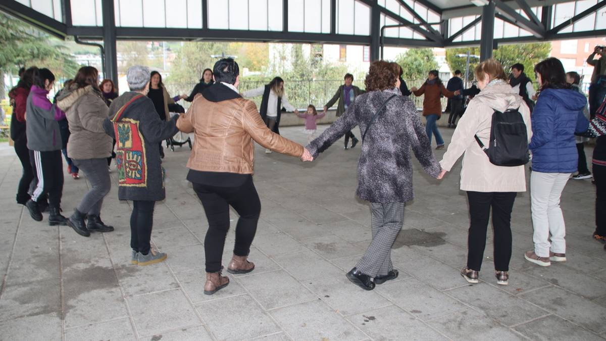 Dantza saio irekia antolatu du Bukalai Dantza Taldeak